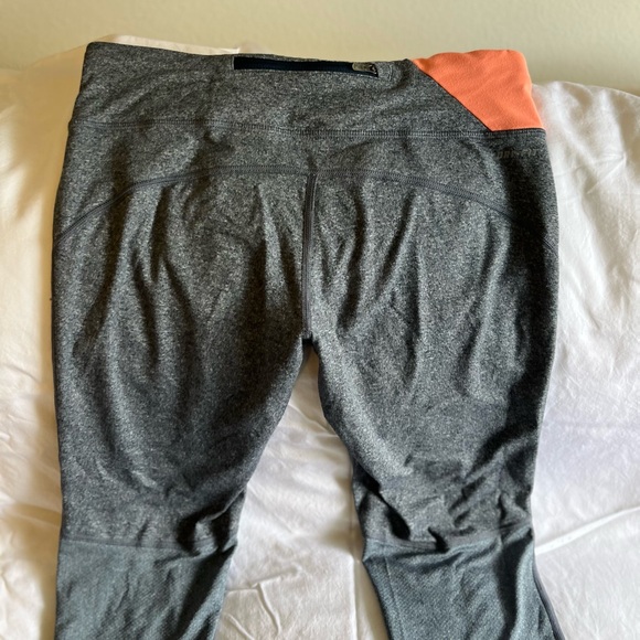 🌺GUC Nike Dri Fit Leggings in black with orange. Size M - Picture 5 of 6